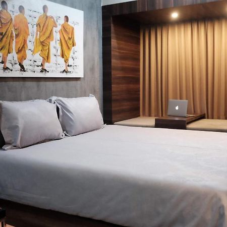 Lavenderbnb Room 2 At Uttara The Icon Apartment Yogyakarta Exterior foto