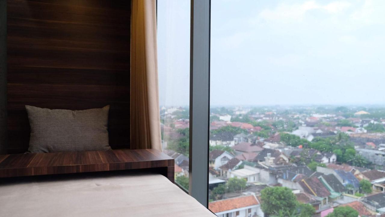 Lavenderbnb Room 2 At Uttara The Icon Apartment Yogyakarta Exterior foto